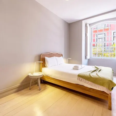 Daire Guestready - Newly Renovated Chiado Haven *