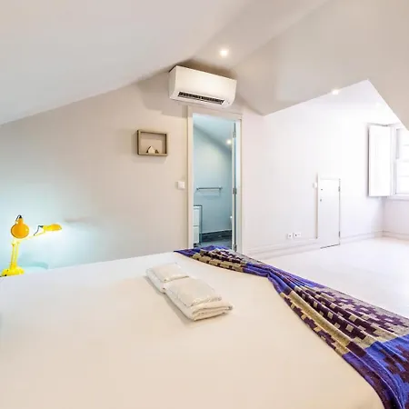 Апартаменти Guestready - Newly Renovated Chiado Haven