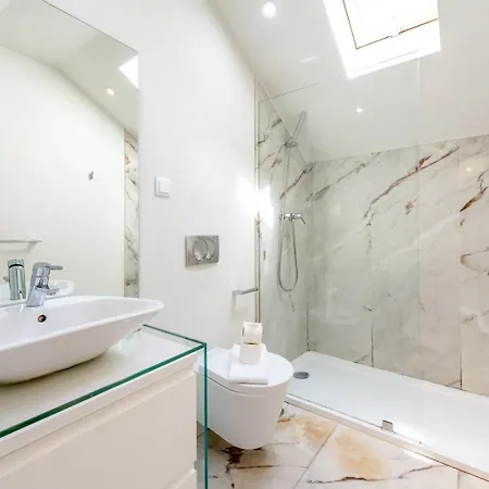 Guestready - Newly Renovated Chiado Haven Daire *