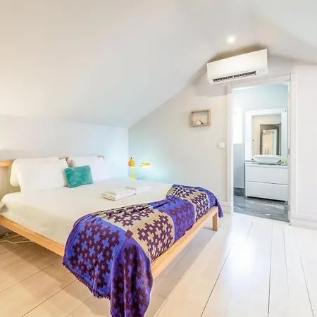 Daire Guestready - Newly Renovated Chiado Haven *