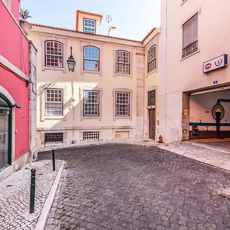 Guestready - Newly Renovated Chiado Haven